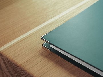 4 hõbedast metallist raamatunurka